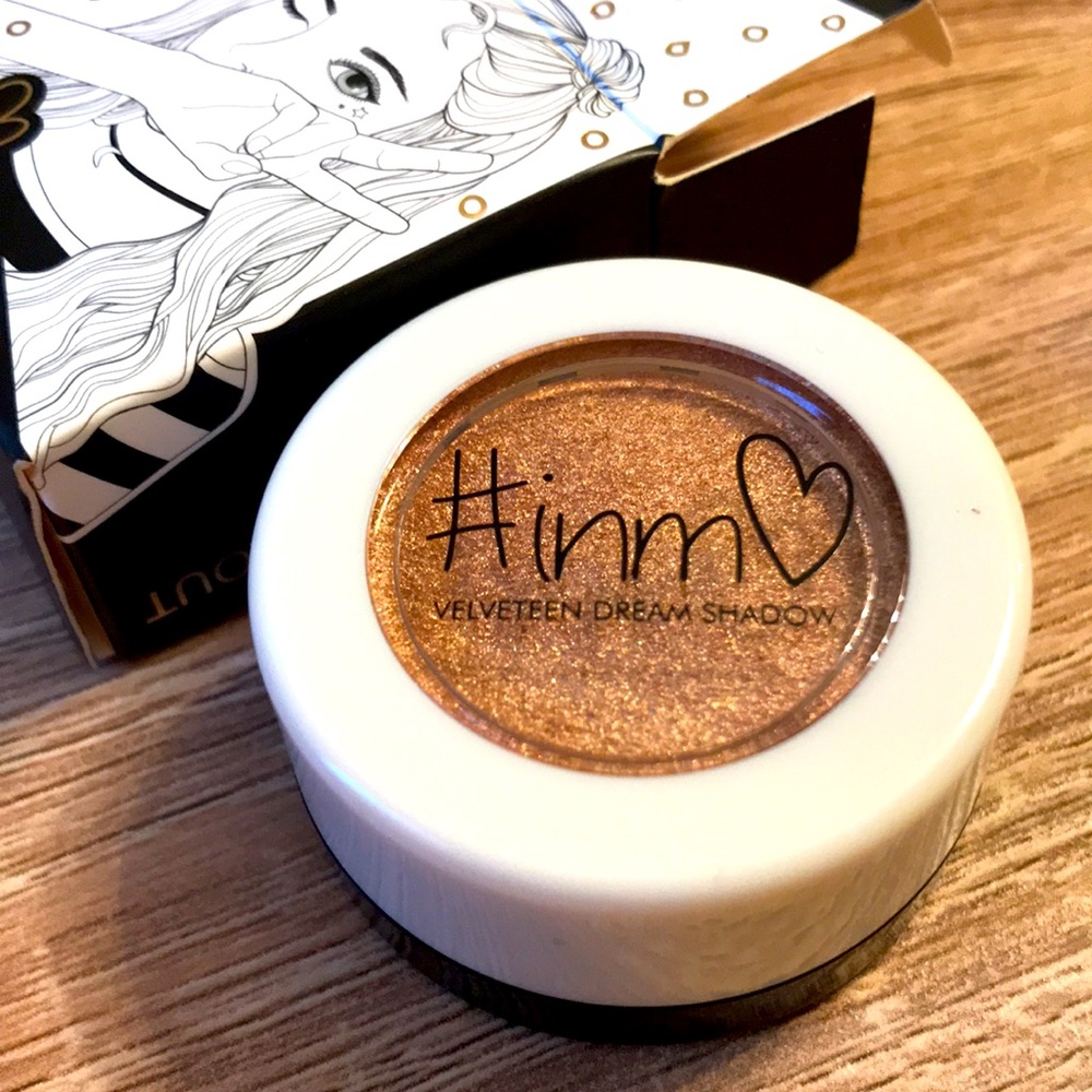💖2/$20 SALE!!💖 INMO Kween Bee NIB Gold Shimmer Velveteen Dream Shadow